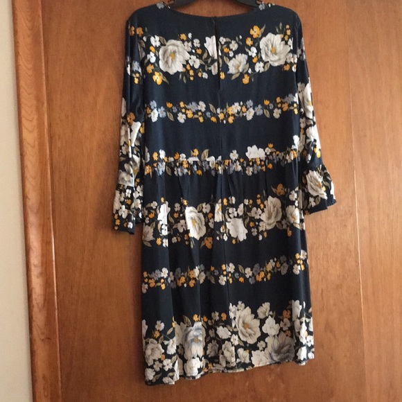 Ladies dress - Picture 7 of 10